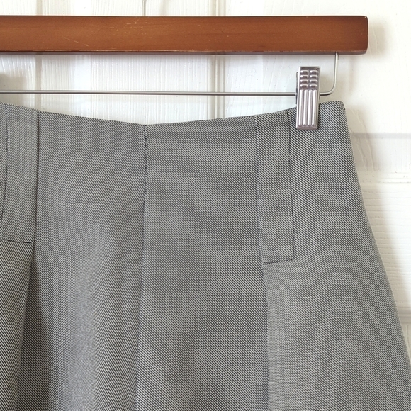 Express 90's Vintage Lightweight Chevron Knit High Waist Pleat Wide Leg Shorts 5 - Picture 2 of 14